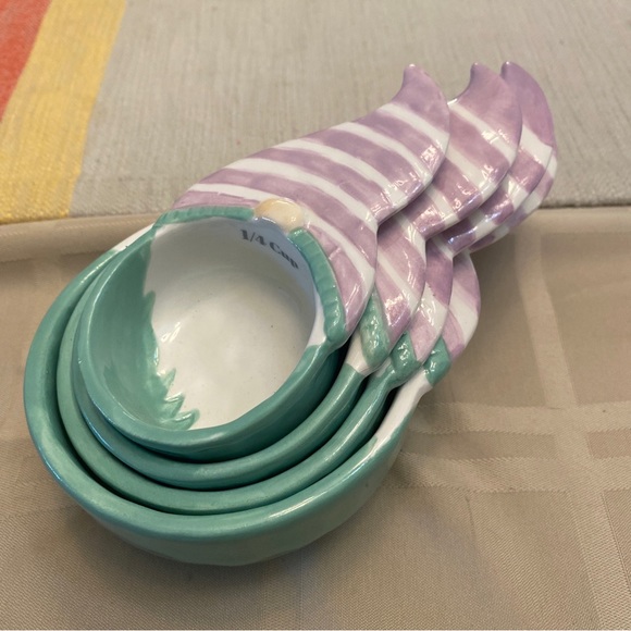 10 Strawberry Street Set Of 4 Stackable Gnome Measuring Cups - Picture 7 of 9